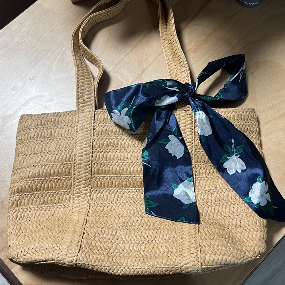 ✨NEW, never used DRAPER JAMES everyday straw bag with floral scarf✨